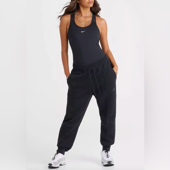 Nike Tech Fleece Joggers Women’s Size Large FB8330-010 - Picture 1 of 16